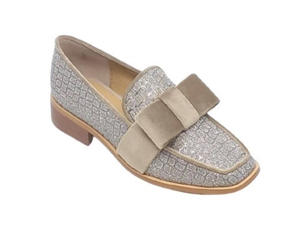 Danae Nu?ez DV O222250 Color: CROCO VERSO INOX CASUAL