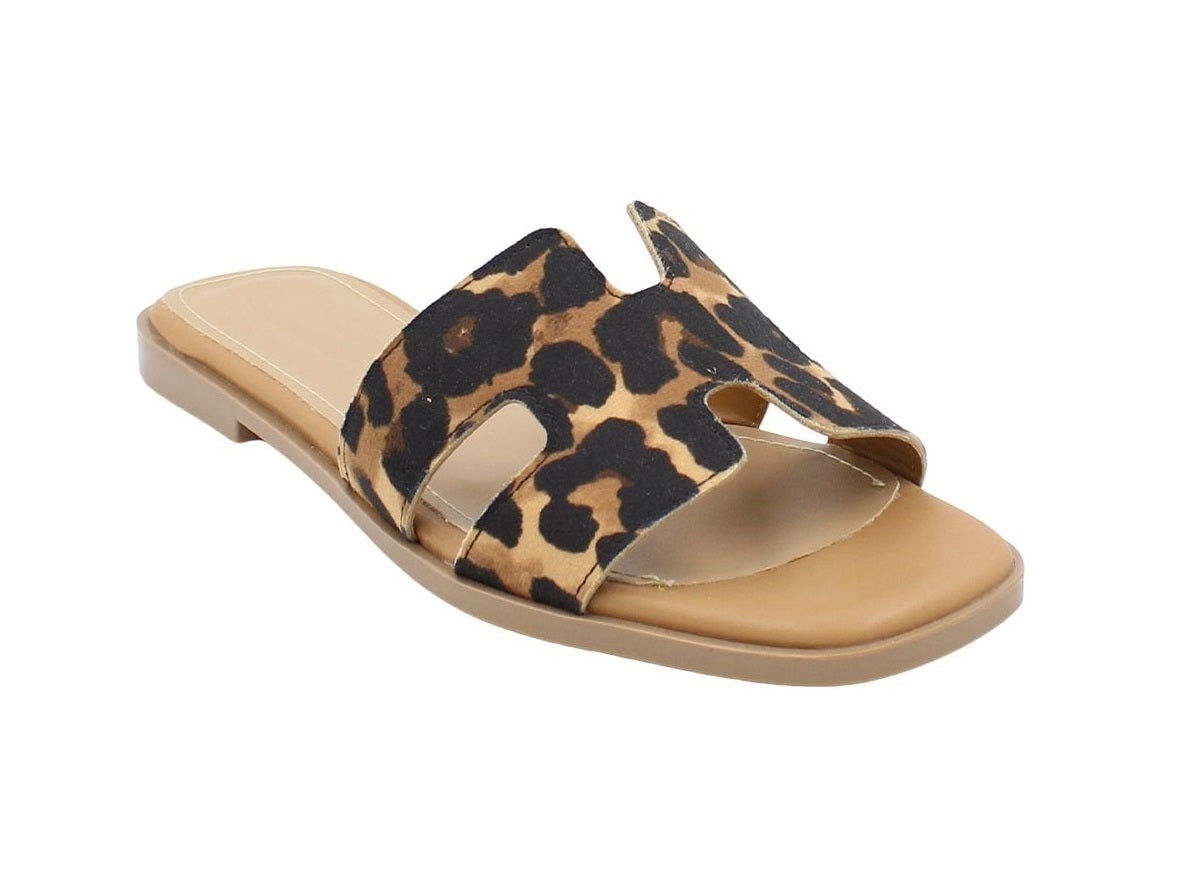 Danae Nu?ez SE 58-848 Color: CHEETAH CASUAL