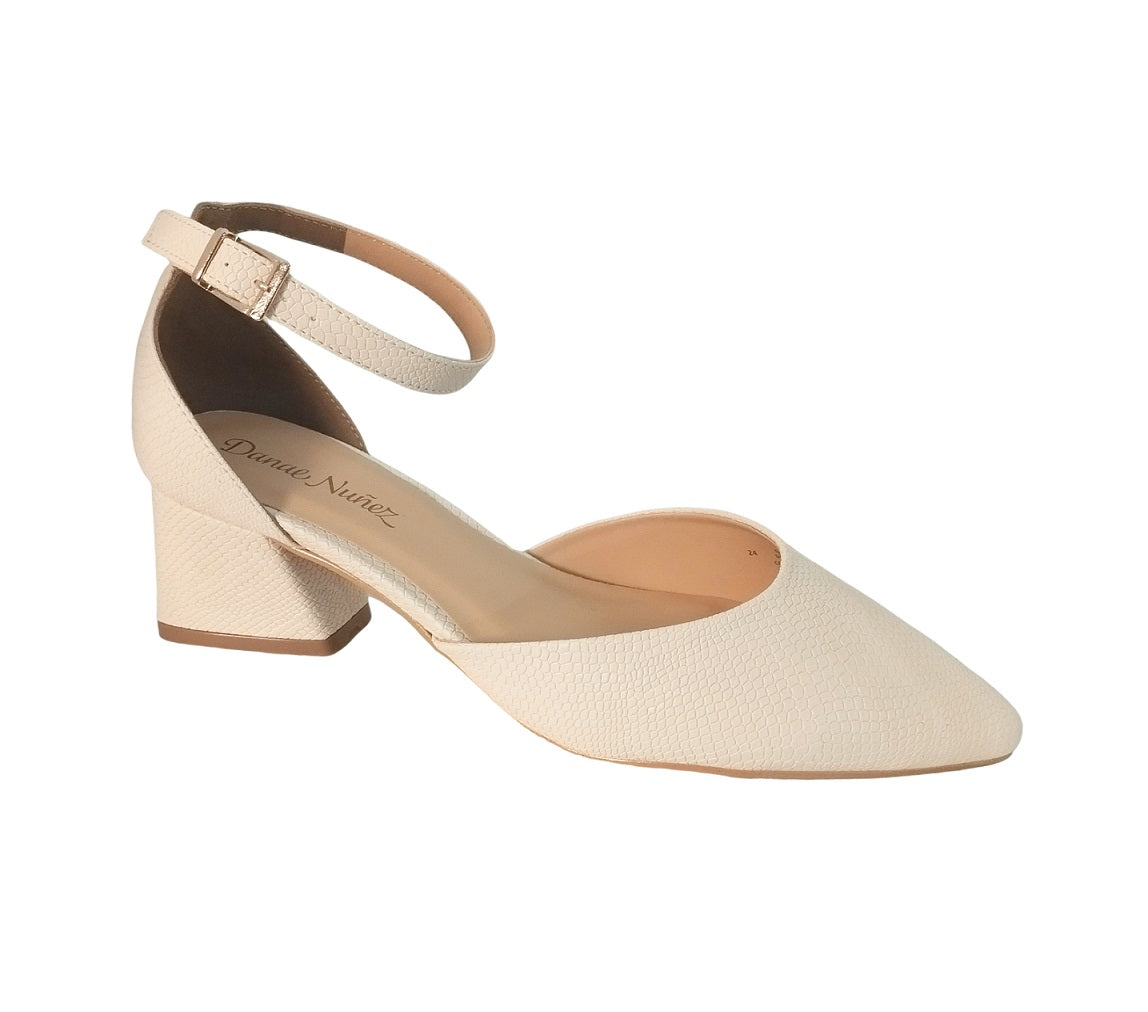 Danae Nuñez DV 606804 Color: LATTE ANACONDA CASUAL