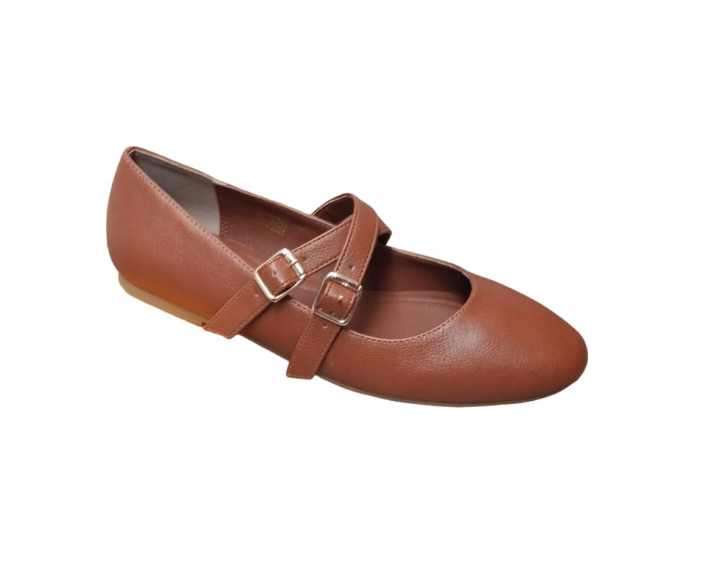 Danae Nuñez DV 213108 Color: OASIS CAMEL CASUAL