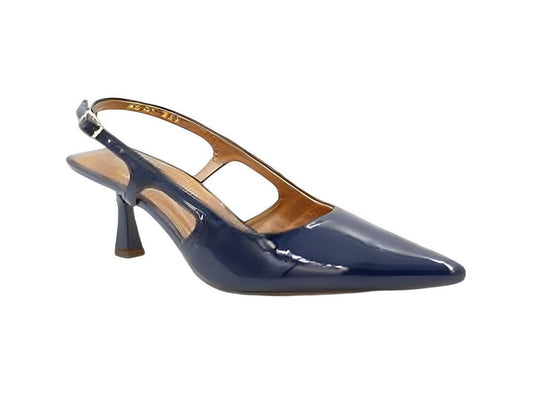 Danae Nuñez SE 01-911 Color: CHAROL MARINO FORMAL