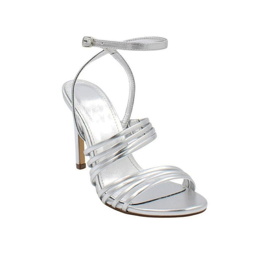 Danae Nuñez SE 21-135 Color: IZZY PLATA FORMAL