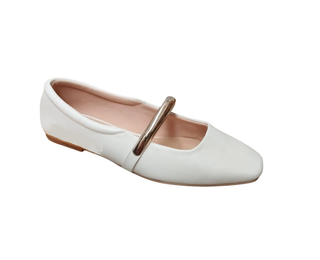 Danae Nuñez SE 02-302 Color: CLEVELAND LATTE CASUAL