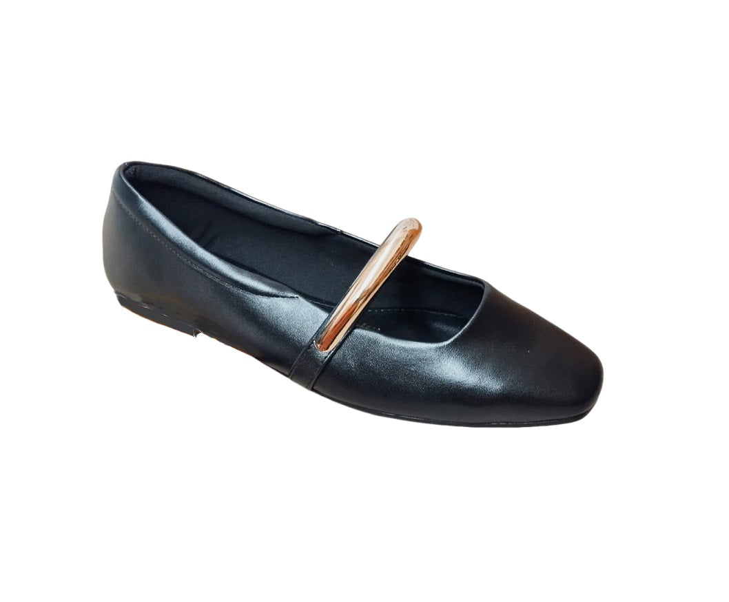 Danae Nuñez SE 02-302 Color: CLEVELAND NEGRO CASUAL