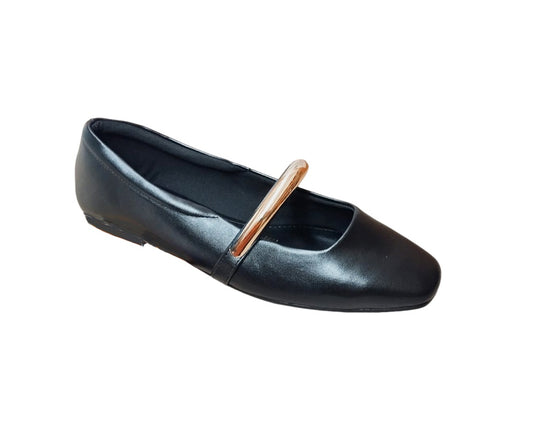 Danae Nuñez SE 02-302 Color: CLEVELAND NEGRO CASUAL