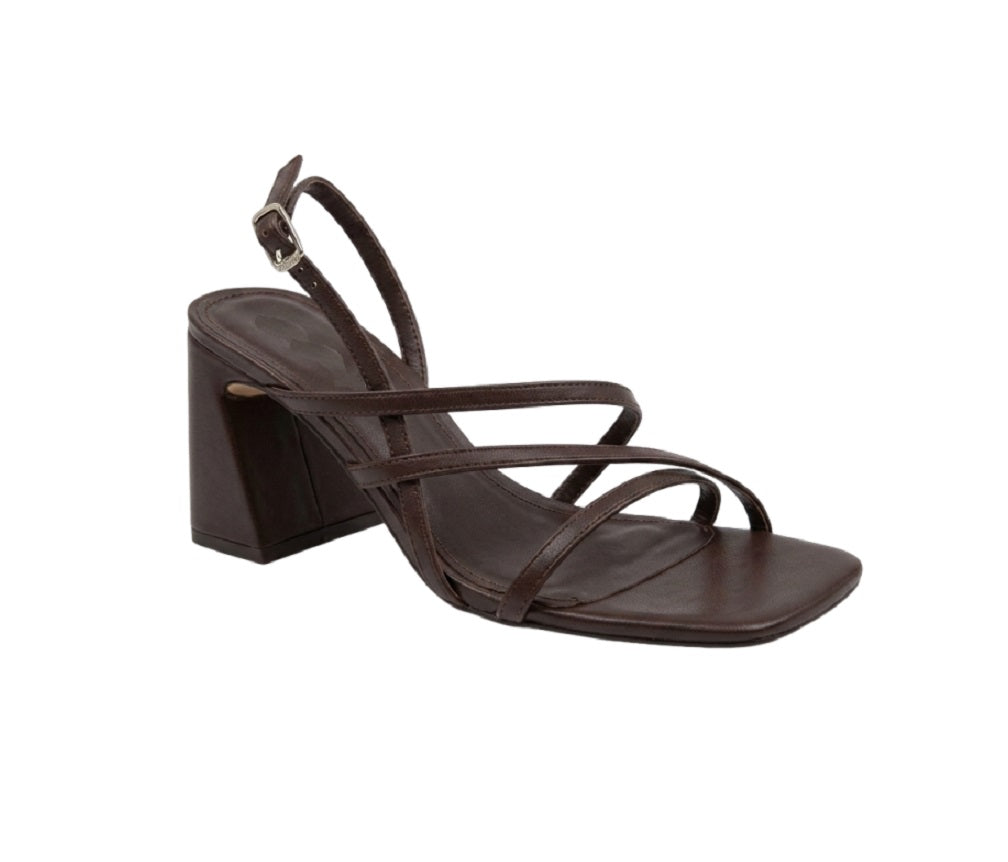 Danae Nuñez SE 79-375 Color: HELLEN MOKA CASUAL