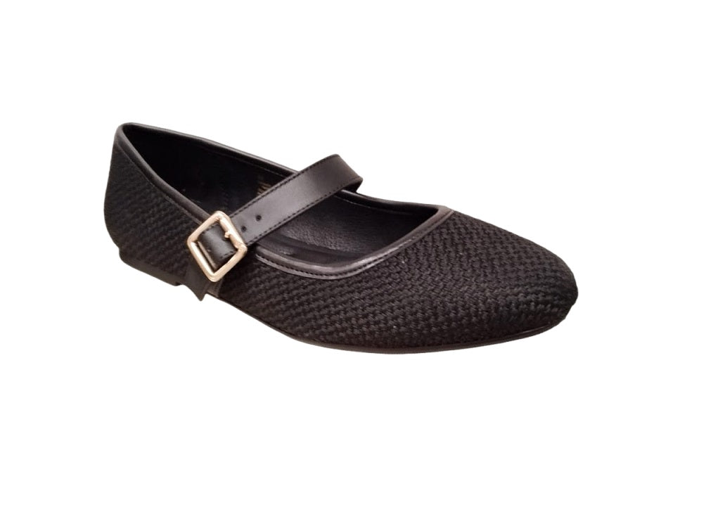 Danae Nuñez DV 213111 Color: OSSLO NEGRO CASUAL