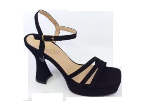 Danae Nuñez 707001  Color: BUCK NEGRO